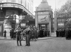 Belgium, Antwerpen, az Állatkert bejárata., 1929, Fortepan, hangszer, gitár, állatkert, kerékpár, Fortepan #19929