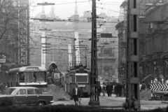 Magyarország, Budapest V.,Budapest IX., Vámház (Tolbuhin) körút, szemben a Szabadság híd., 1973, Antal Gábor, Budapest, munkagép, villanyoszlop, közlekedés, felsővezeték, Fortepan #199293