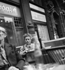 Hungary, Budapest V., Ferenciek (Felszabadulás tér) tere, Egyetem epresszó terasza a 2. számú ház előtt., 1969, Antal Gábor, Budapest, old person, terrace, Fortepan #199323