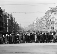 Russia, Saint Petersburg, (Leningrád), a Nyevszkij sugárút a Vlagyimirszkij sugárút felől., 1974, Antal Gábor, street view, bag, pedestrian, Fortepan #199328