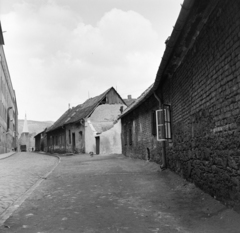 Magyarország, Óbuda, Budapest III., Perc utca, szemben a Dévai Bíró Mátyás téren az evangélikus templom., 1965, Antal Gábor, Budapest, utcakép, lakóház, Fortepan #199346