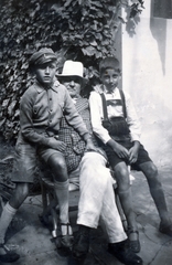 1937, Antal Gábor, three people, leg over leg, sitting on the armrest of a chair, Fortepan #199426