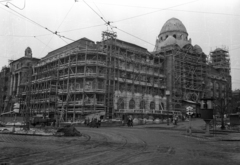 Magyarország, Budapest XI., Szent Gellért tér, Gellért Szálló, jobbra a Kelenhegyi út., 1956, Bauer Sándor, épületfelújítás, felsővezeték, Budapest, rendőrkalitka, jelzőlámpa, Fortepan #199467