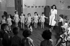 Hungary, Budapest XIV., Cházár András utca, Postás óvoda., 1957, Bauer Sándor, Budapest, overall, kids, hold hands, Fortepan #199653