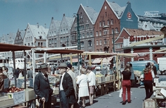 Norvégia, Bergen, Torget a Bryggen felé nézve., 1967, Bernhardt, színes, Fortepan #199721