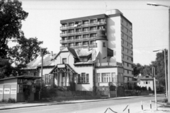 Hungary, Balatonlelle, Napospart utca, a tornyos épület a 6-os szám, a Hüttl Villa (később Hostel)., 1980, Boris Tamás, Fortepan #199855