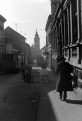 Magyarország, Pécs, Ferencesek utcája (Sallai utca) szemben a Szent Ferenc-templom., 1957, Dénes János, villamos, utcaseprő, Fortepan #200107