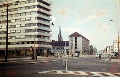 Németország, Chemnitz, (Karl Marx Stadt), Strasse der Nationen a Brückenstrasse (Karl Marx Allee) felől, háttérben a Petrikirche., 1971, Dobszay Zsófia, színes, NDK, Fortepan #200294