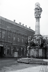 Szlovákia, Komárom, Klapka György tér, Szentháromság-szobor., 1941, Eisner Ferenc, szentháromság szobor, Fortepan #200374