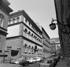 Magyarország, Budapest VIII., Puskin utca a Rákóczi út felé nézve, balra az ELTE épületei., 1977, Balázs János, Budapest, Fortepan #200386