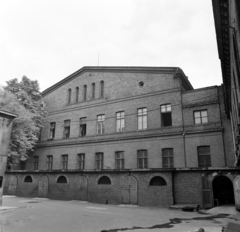 Magyarország, Budapest VIII., ELTE Természettudományi (később Bölcsészettudományi) Kar udvara a Gólyavárnál, szemben az Olasz Kultúrintézet hátsó homlokzata., 1977, Balázs János, Budapest, Fortepan #200400