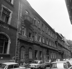 Magyarország, Budapest VIII., Puskin utca a Bródy Sándor utca felől a Rákóczi út felé nézve, szemben középen a 17-es számú ház., 1977, Balázs János, Budapest, Fortepan #200417