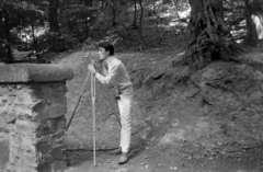 Hungary, Sopron, Récényi út, Deákkút forrás. S. Kárpáti György amatör filmes, későbbi orvos, a "Kedd-szerda-csütörtök" című amatőr film főszereplője., 1969, Erős Péter, movie camera, Fortepan #200468