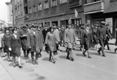 Magyarország, Sopron, Mátyás király utca a Széchenyi tér felé nézve., 1967, Erős Péter, felvonulás, Fortepan #200499