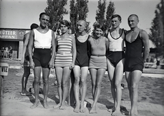 Magyarország, Pécs, Balokány fürdő., 1924, Privát Fotó és Film Archívum-Höfler Tibor gyűjtemény, strand, fürdőruha, csíkos ruha, Fortepan #20052