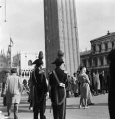 Olaszország, Velence, Szent Márk tér, középen a Szent Márk székesegyház harangtornya (Campanile)., 1968, Fekete Mihály, Fortepan #200567