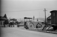 Hungary, Sátoraljaújhely, Piac tér, a távolban a Szent István király-templom és a tűzoltóság tornya., 1960, Földvári Mihály, church, road roller, caravan, Fortepan #200613