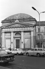 Magyarország, Budapest V., Deák Ferenc tér, evangélikus templom., 1971, Földvári Mihály, Budapest, kereszt_jelkép, rendszám, FSO Warszawa, Polski Fiat 125p, Fortepan #200746