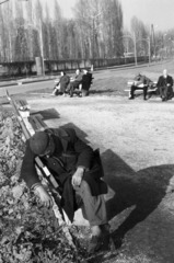 1969, Földvári Mihály, bench, sleeping, Fortepan #200767