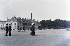 Franciaország, Versailles, Place d'Armes, háttérben a Grande Écurie (Nagy Lovarda), jobbra az Avenue de Paris., 1916, Gara Andor, Fortepan #200948