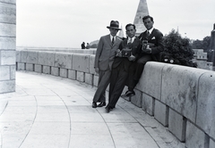 Hungary, Halászbástya, Budapest I., 1932, Gara Andor, Budapest, camera, men, sitting on a wall, three people, photography, Fortepan #200978