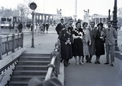 Magyarország, Budapest VI., Andrássy út, háttérben a Hősök tere és a Millenniumi emlékmű., 1932, Gara Andor, földalatti, Budapest, Fortepan #200985