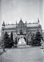 Magyarország, Budapest V., Kossuth Lajos tér, gróf Andrássy Gyula szobra (Zala György, 1906.) a Parlament déli oldalánál., 1936, Gara Andor, Budapest, Fortepan #201047