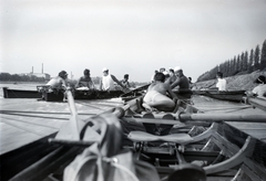 Magyarország, Budapest, evezősök a Dunán a Margit-szigetnél, balra a túlparton a Duna strandfürdő környéke a Sajka utcánál., 1934, Gara Andor, Fortepan #201070