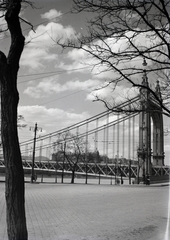 Magyarország, Budapest V., Belgrád (Ferenc József) rakpart, szemben az Erzsébet híd pesti hídfője, háttérben a Királyi Palota (később Budavári Palota)., 1934, Gara Andor, Budapest, Fortepan #201222