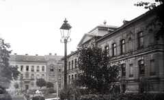 Magyarország, Szombathely, Múzeum-park, jobbra a Savaria Múzeum., 1934, Gara Andor, múzeum, Fortepan #201228