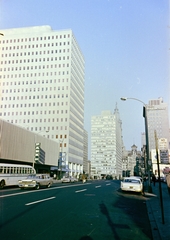 Amerikai Egyesült Államok, Pennsylvania állam, Philadelphia, a Market Street a S 18th Street és a S 17th Street között a Philadelphia City Hall felé nézve., 1962, Gergely György, színes, Fortepan #201298