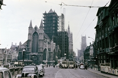 Belgium, Gent, Korenmarkt, előtérben a Szent Miklós-templom, mögötte a harangtorony (Belfort), ettől jobbra a Szent Bavo-székesegyház tornya látható., 1962, Gergely György, színes, Fortepan #201311