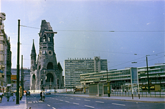 Germany, Berlin, Nyugat-Berlin, Tauentzienstrasse, szemben a Vilmos császár emléktemplom (Kaiser-Wilhelm-Gedächtnis-Kirche)., 1960, Gergely György, colorful, Telefunken-brand, Fortepan #201317