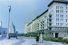 Germany, Berlin, Kelet-Berlin, a Karl-Marx-Allee (Stalinallee) 61. számú ház, előtérben a Lebuser Strasse, háttérben a Strausberger Platz., 1960, Gergely György, colorful, GDR, East-Berlin, Fortepan #201332