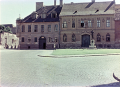 Hungary, Budapest I., Bécsi kapu tér, balra a Kard (Hatvany Lajos) utca, jobbra a Kazinczy-emlékkút., 1961, Gömöri család, colorful, Budapest, Fortepan #201435