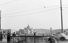 Hungary, Budapest V., Margit híd, szemben a Parlament., 1961, Handa család, Budapest, Fortepan #201505