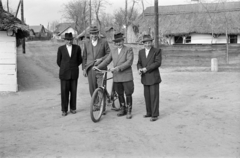 1957, Handa család, tableau, bicycle, farmhouse, peasant, Fortepan #201511