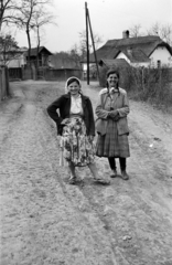 1957, Handa család, women, dirt road, gypsy, Fortepan #201513