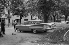 Magyarország, Balatonfüred, Zsigmond utca a Petőfi Sándor utca felé nézve, balra az Aranycsillag szálló., 1962, Handa család, Chevrolet Impala, Fortepan #201598