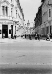 Románia,Erdély, Kolozsvár, Fő tér, szemben a Strada Iuliu Maniu (Szentegyház utca), háttérben az Ortodox katedrális., 1964, Handa család, Fortepan #201638