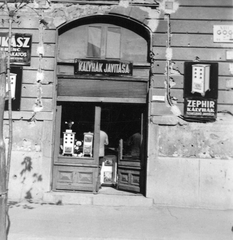 Magyarország, Budapest XIII., Gogol utca 20., a felvétel Lukász Ferenc lakatosmester kályhajavító műhelye előtt készült., 1961, Fortepan, cégtábla, Budapest, Fortepan #20165