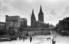 Szlovákia, Zsolna, Námestie Andreja Hlinku, a Burian-harangtorony és a Szentháromság-templom, 1963, Jakab Antal, Fortepan #201660