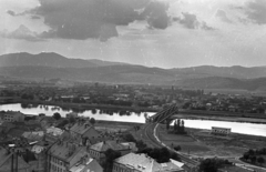 Szlovákia, Trencsén, kilátás a várból a Vág folyó és a vasúti híd felé., 1963, Jakab Antal, sínpálya, Duna-part, Duna-híd, Fortepan #201664