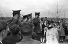 Hungary, Nagybajom, ünnepség április 4-én a ll. világháborús szovjet emlékmű előtt., 1963, Jakab Antal, Fortepan #201675