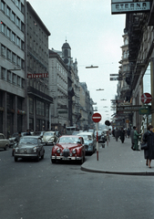 Ausztria, Bécs, Kärntner Strasse, a Stock im Eisen Platz felől, a Donnergasse kereszteződésénél., 1962, Jakab Antal, színes, Fortepan #201711