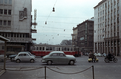 Ausztria, Bécs, Kärntner Strasse, balra a Kärntner Ring, jobbra az Opernring., 1962, Jakab Antal, színes, motorkerékpár, villamos, robogó, Fortepan #201722