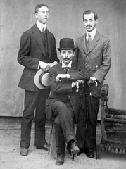 1920, Fortepan, hat, tableau, men, moustache, straw hat, bowler hat, leg over leg, hat in hand, Fortepan #20173