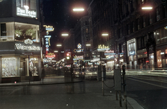 Ausztria, Bécs, Stock-im-Eisen-Platz a Kärntner Strasse felé nézve, balra a Singerstrasse torkolata., 1962, Jakab Antal, színes, Fortepan #201819