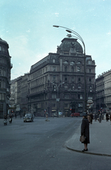 Ausztria, Bécs, Stephansplatz, a Jasomirgottstrasse saroktól a Stock-im-Eisen-Platz felé nézve, 1962, Jakab Antal, színes, Fortepan #201835