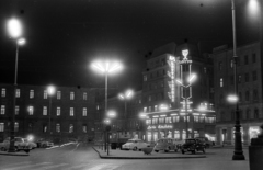 Magyarország, Budapest VIII., Blaha Lujza tér, balra a Rókus kórház, jobbra a Rákóczi út - Klauzál utca sarkon a Lottó Áruház., 1962, Jakab Antal, Budapest, Fortepan #201876